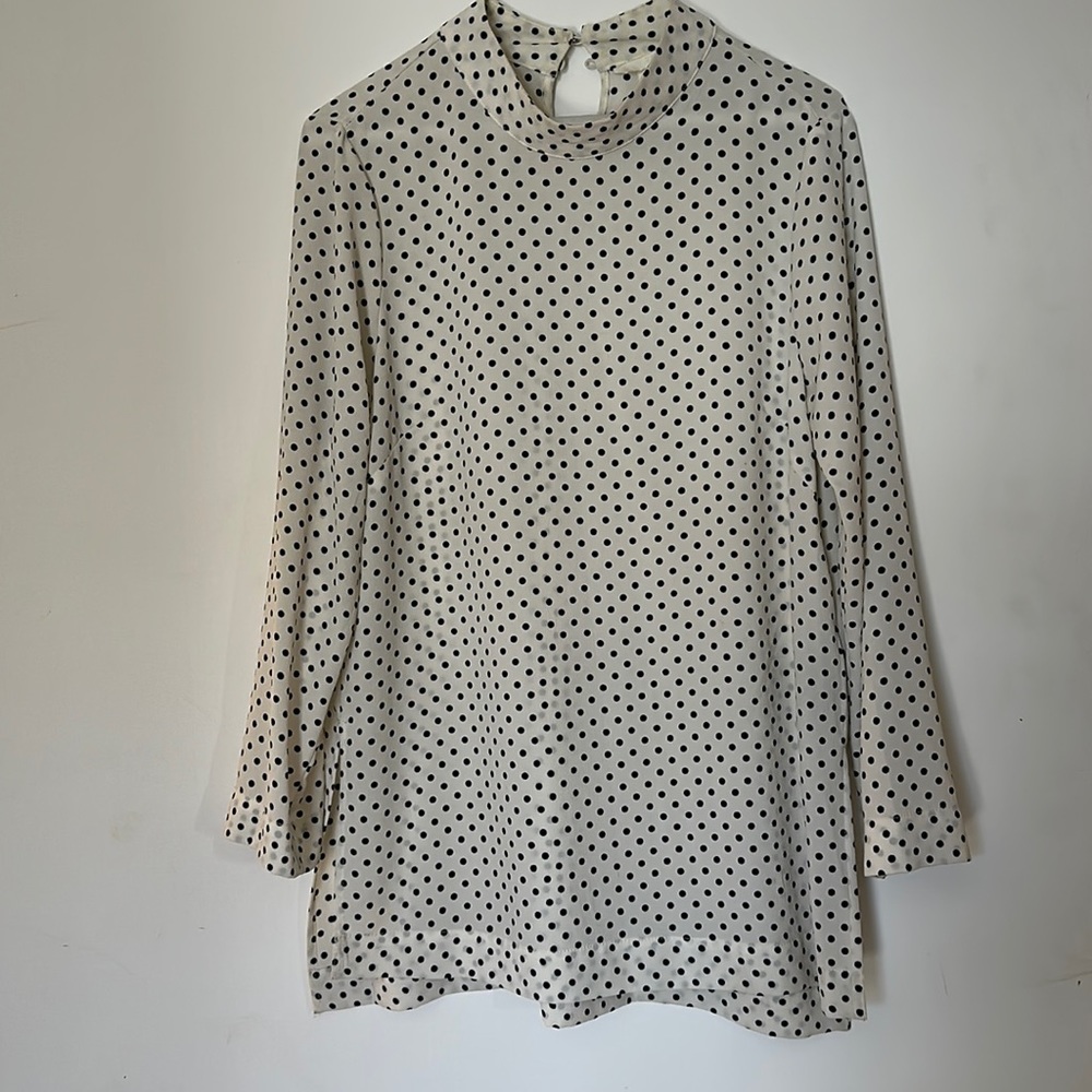 H&M flowy polka dot shirt. Size 8.